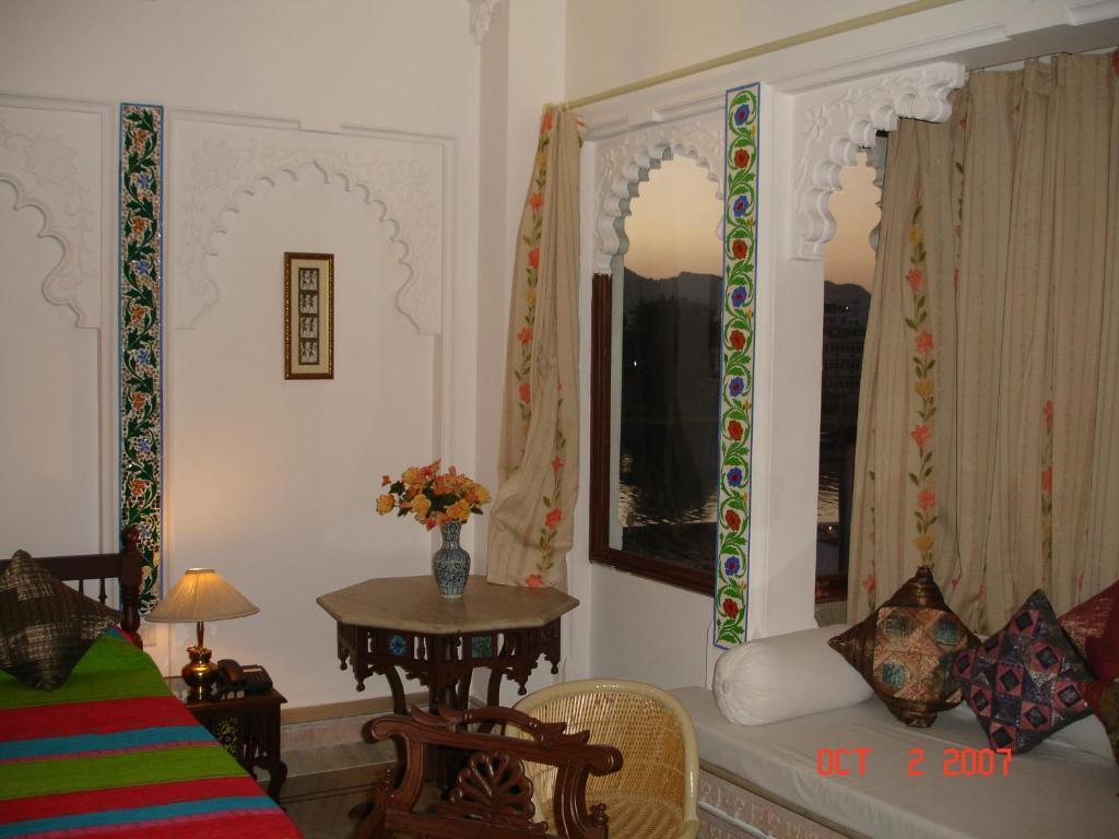 Hotel Raj Niwas Udaipur Zimmer foto